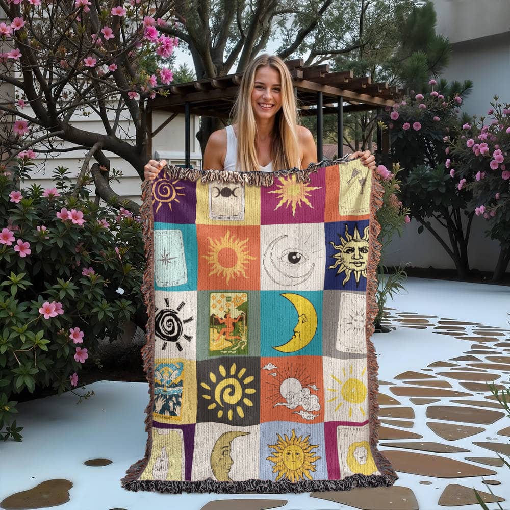 Tarot Woven Blanket – Celestial Sun Moon Throw with Major Arcana Cards, Astrology Decor, Cozy Boho Gift for Spiritual Friends